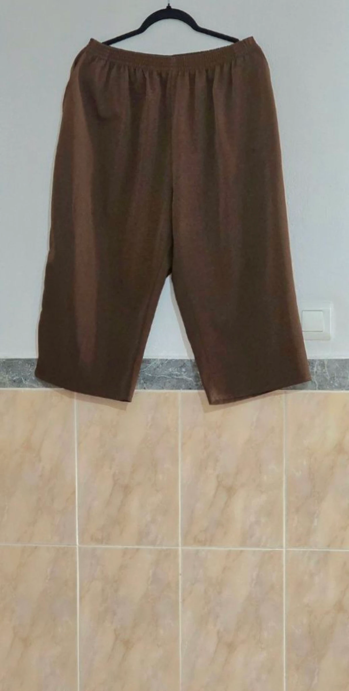 Pantalón pirata marrón -Talla 58 (equivale a menos, ver medidas)